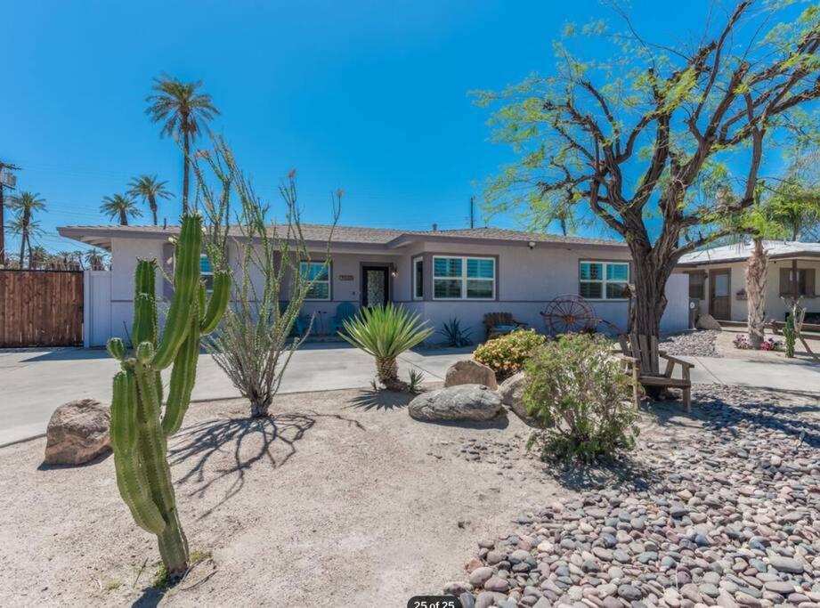 The Pink Cactus - Desert Retreat - Luxe Pool, Golf & Game Room Indio Extérieur photo